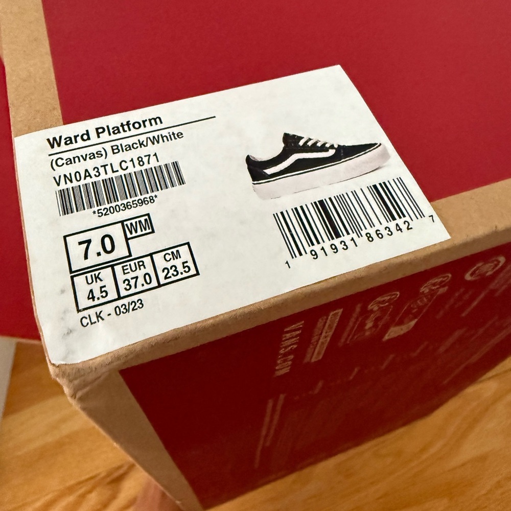 Vans Black and White Old Skool Sneakers Classic Design brand new - Picture 3 of 5